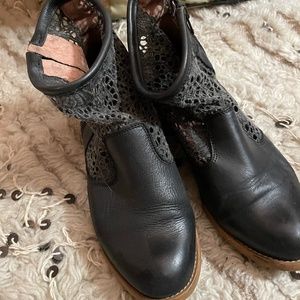 Musse and Cloud Lace boots black